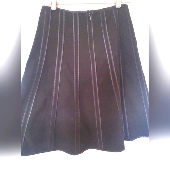 (M)🔥 Beautiful Black A line Skirt🔥 - Picture 2 of 4